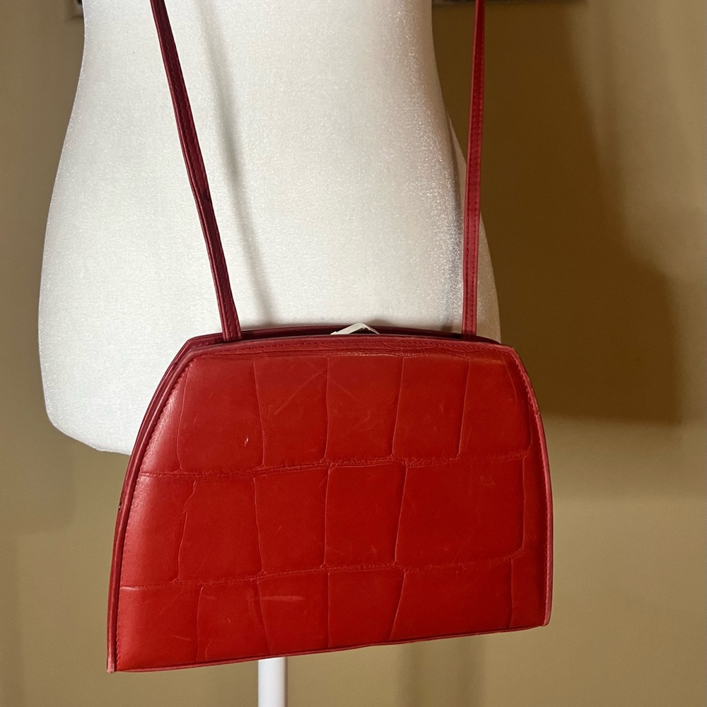 Vintage Sakowitz Red Leather Embossed Crossbody Bag ♥️